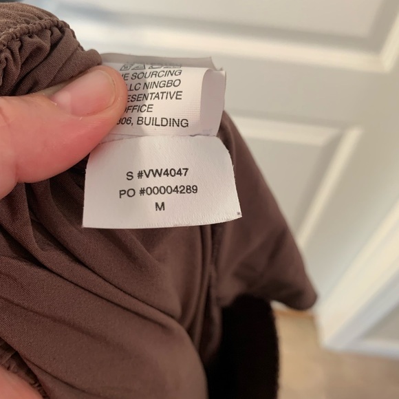 Vuori Villa Wideleg Pant | Chocolate | Medium | Regular Inseam | NWOT | Women’s - Picture 13 of 16